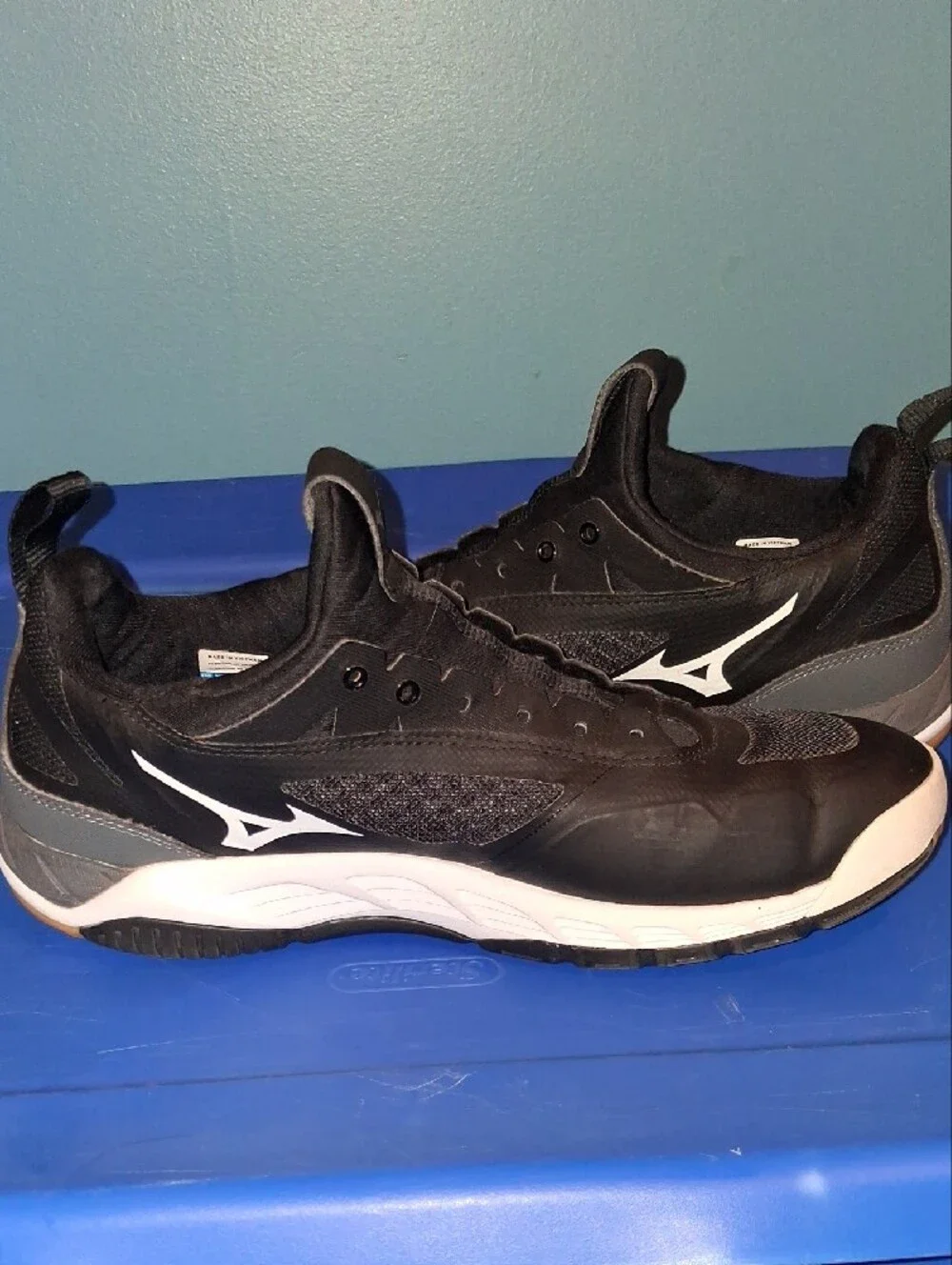Mizuno Womens Wave Luminous Volleyball Shoes SIZE 9.5 EUC